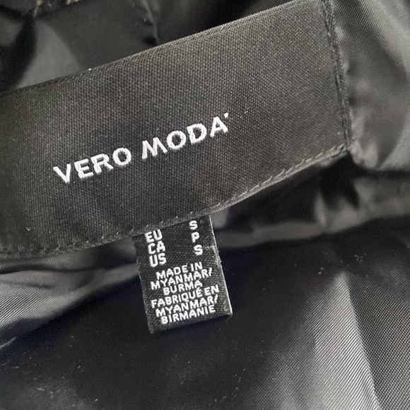 SOLD! Vero Moda light puffer jacket - Picture 10 of 13